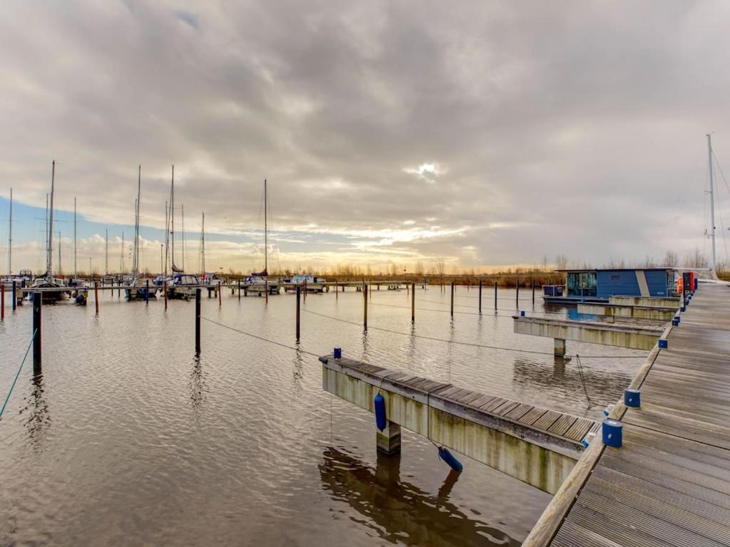 Hotel Modern Houseboat In Marina Of Volendam Esterno foto