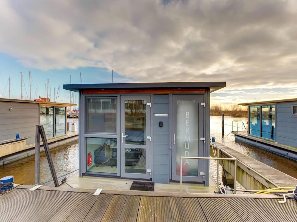 Hotel Modern Houseboat In Marina Of Volendam Esterno foto