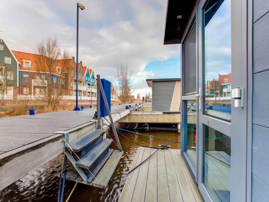Hotel Modern Houseboat In Marina Of Volendam Esterno foto