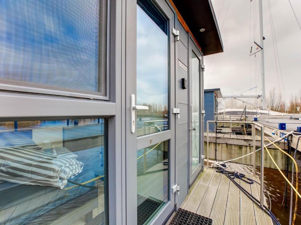 Hotel Modern Houseboat In Marina Of Volendam Esterno foto
